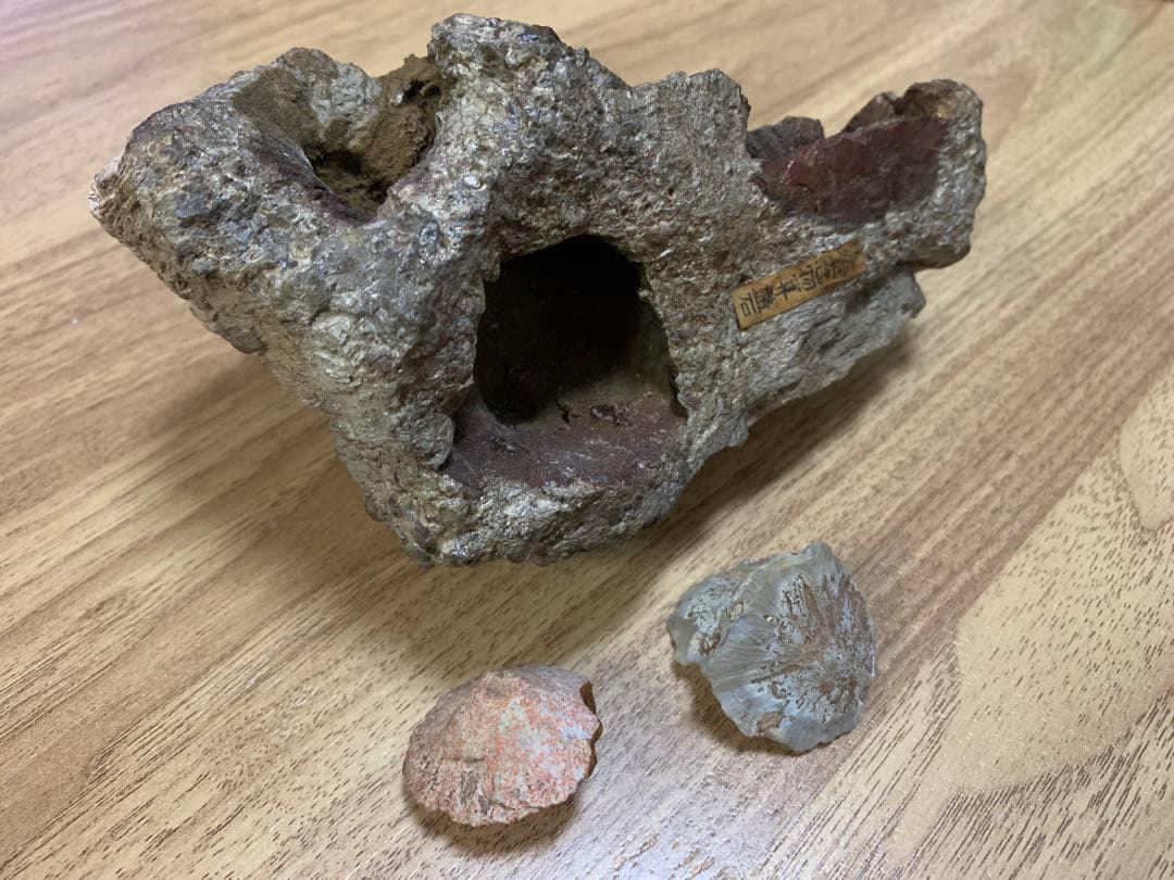天然石 算盤玉石2個　台座付き