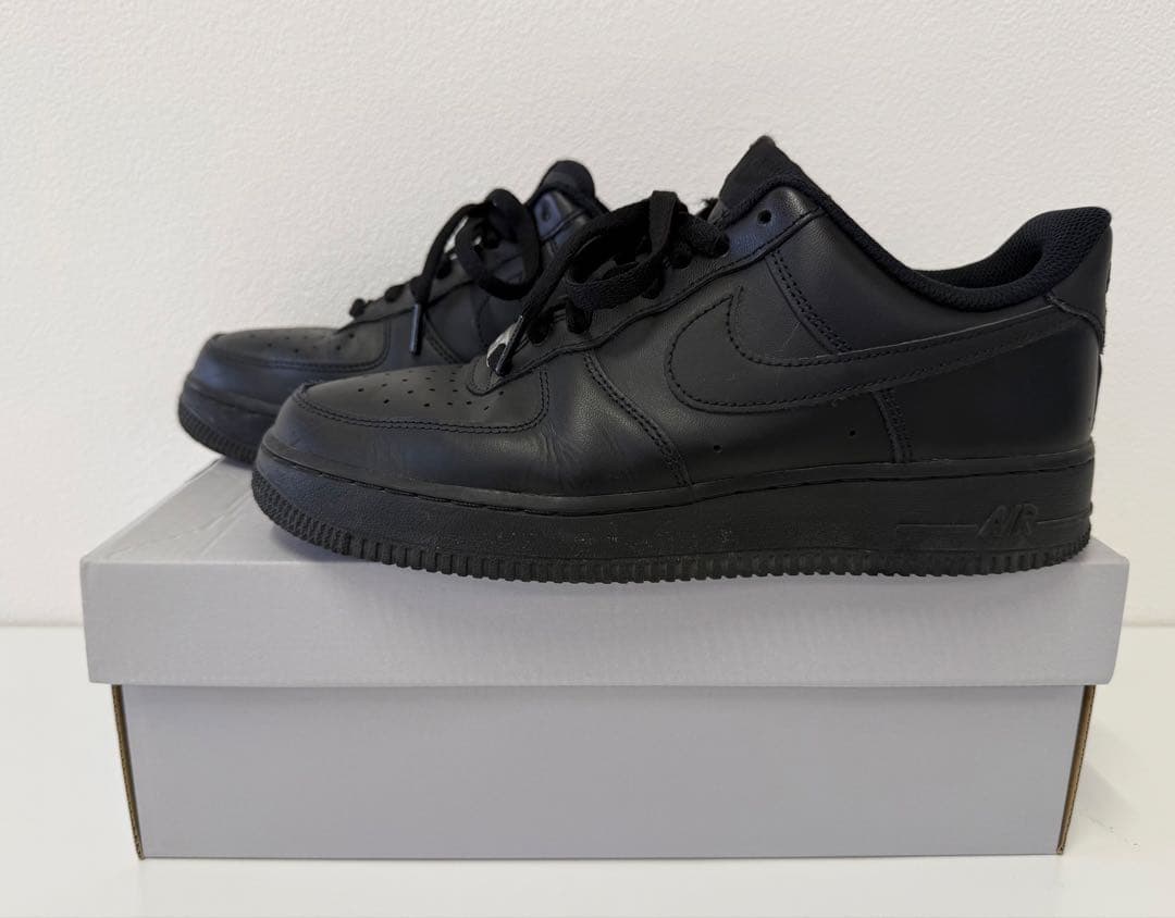 美品 ナイキ エアフォース1 07 NIKE AirForce1 黒 26