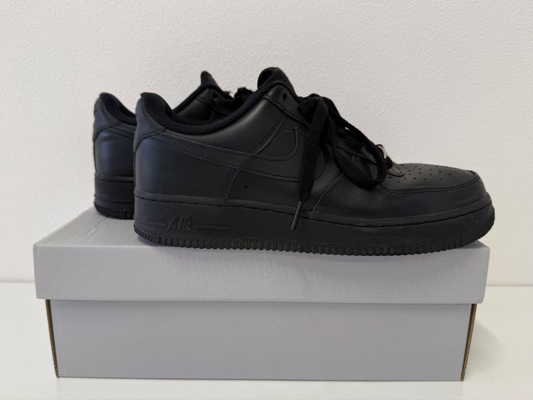 美品 ナイキ エアフォース1 07 NIKE AirForce1 黒 26