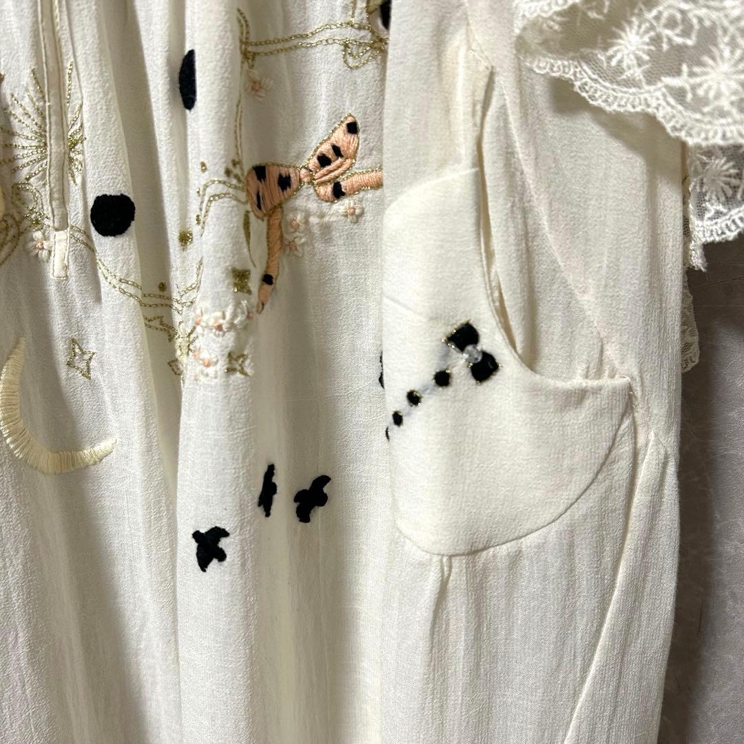 新品未使用　Cherir la femme 刺繍フリルチュニックブラウス