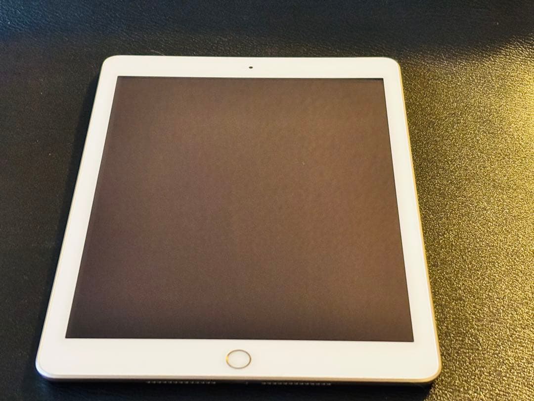 Apple iPad (第5世代) 128GB セルラーモデル　ゴールド