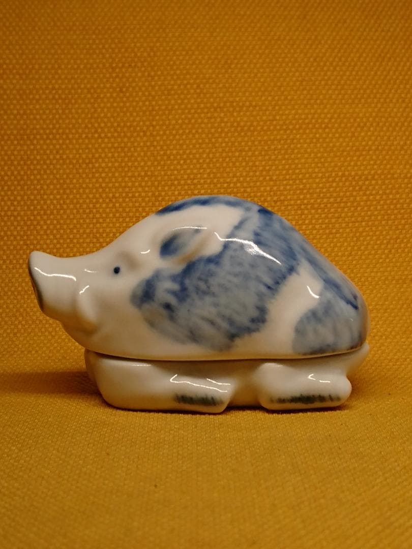 【美品】イノシシ　陶器　香合　置物　インテリア　工芸品　美術品　A1113