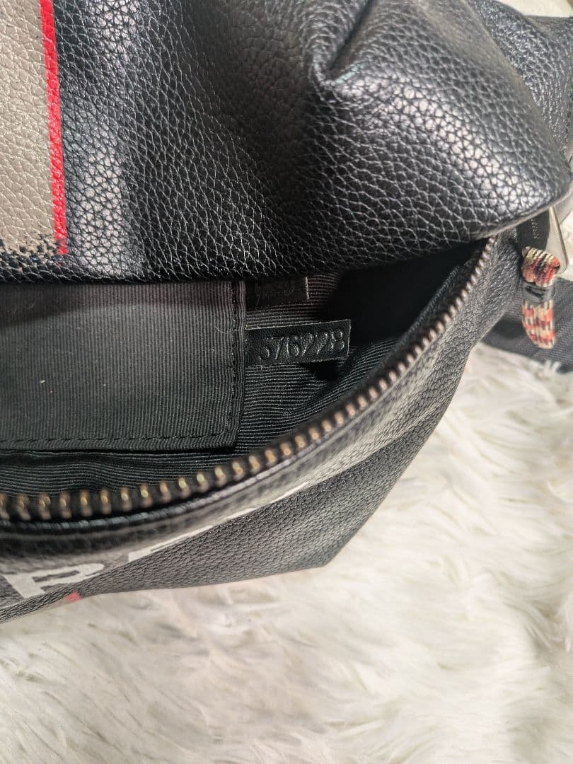 BURBERRY ボディバッグ レザー