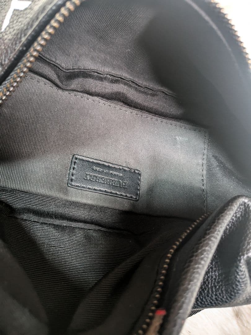 BURBERRY ボディバッグ レザー