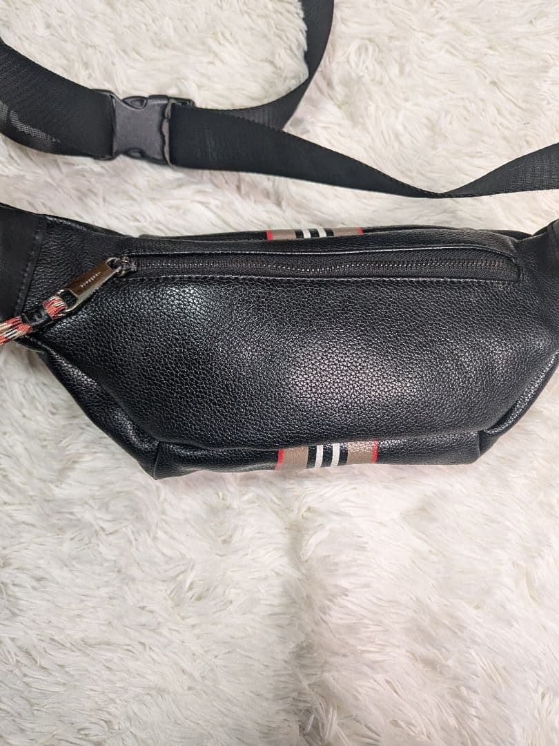 BURBERRY ボディバッグ レザー