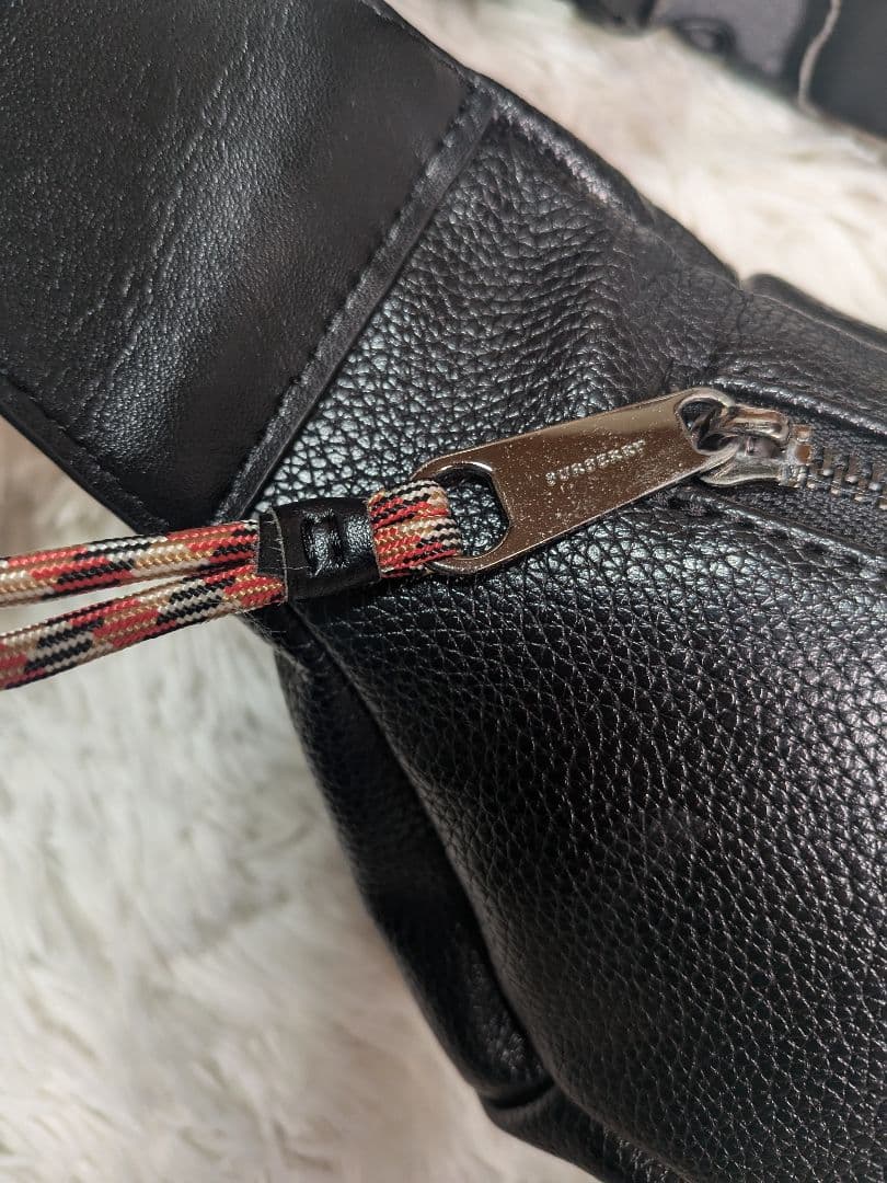 BURBERRY ボディバッグ レザー