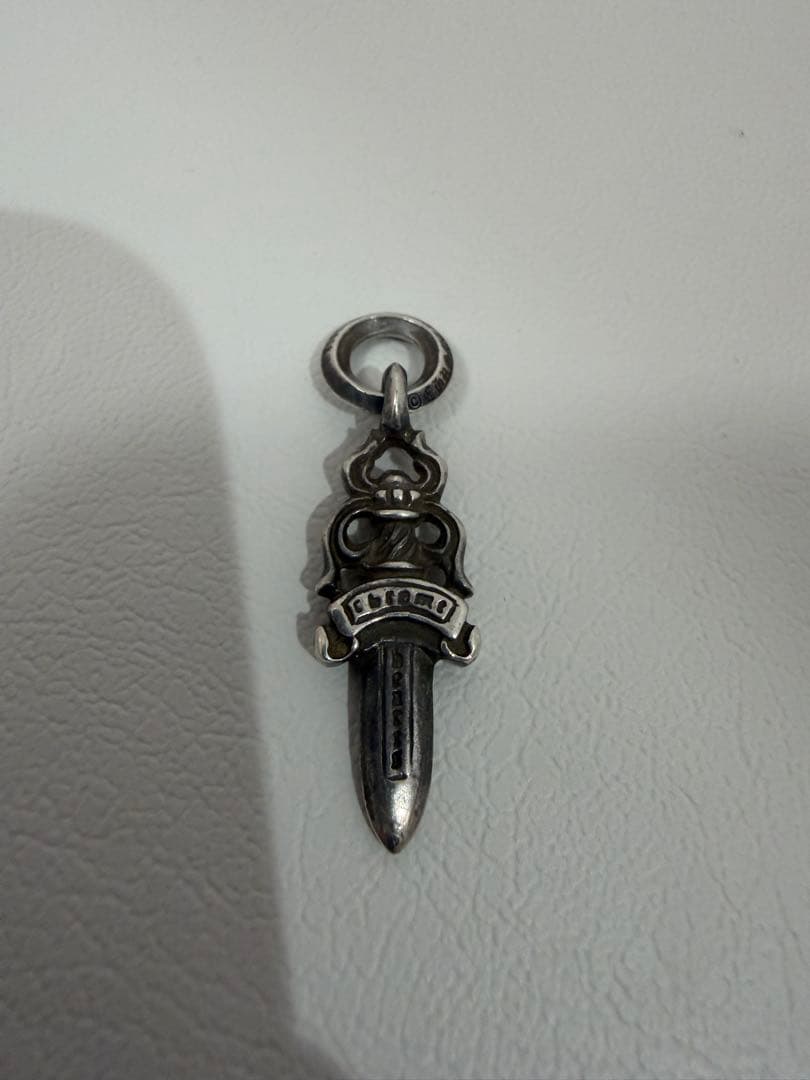 クロムハーツ タイニーダガーチャーム