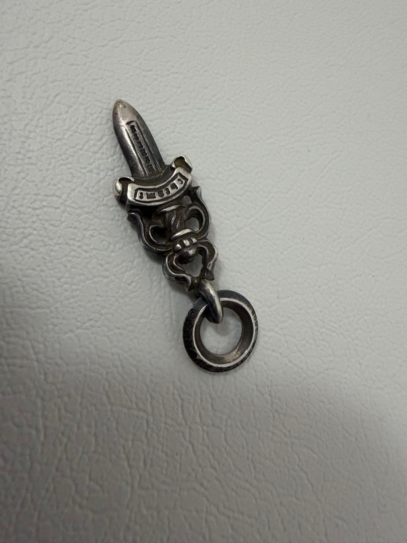 クロムハーツ タイニーダガーチャーム