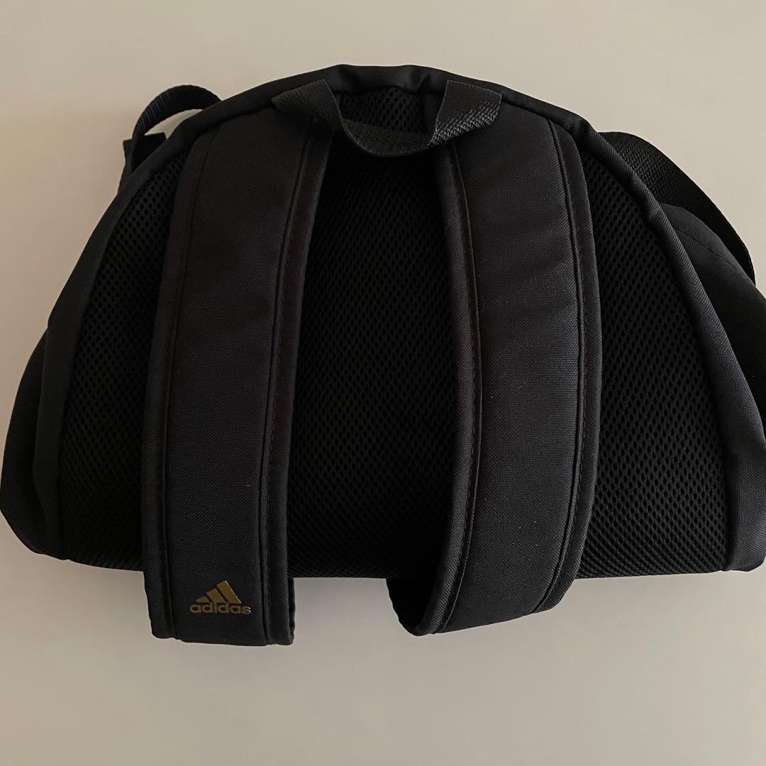 adidas marimekko コラボ リュック 黒 花柄