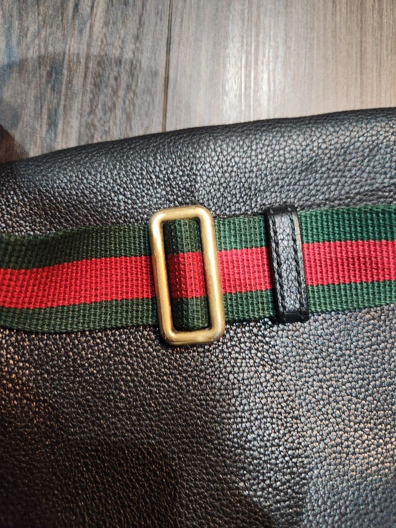 【外装美品最安値】GUCCI ヴィンテージロゴレザー ウェブボディーバッグ