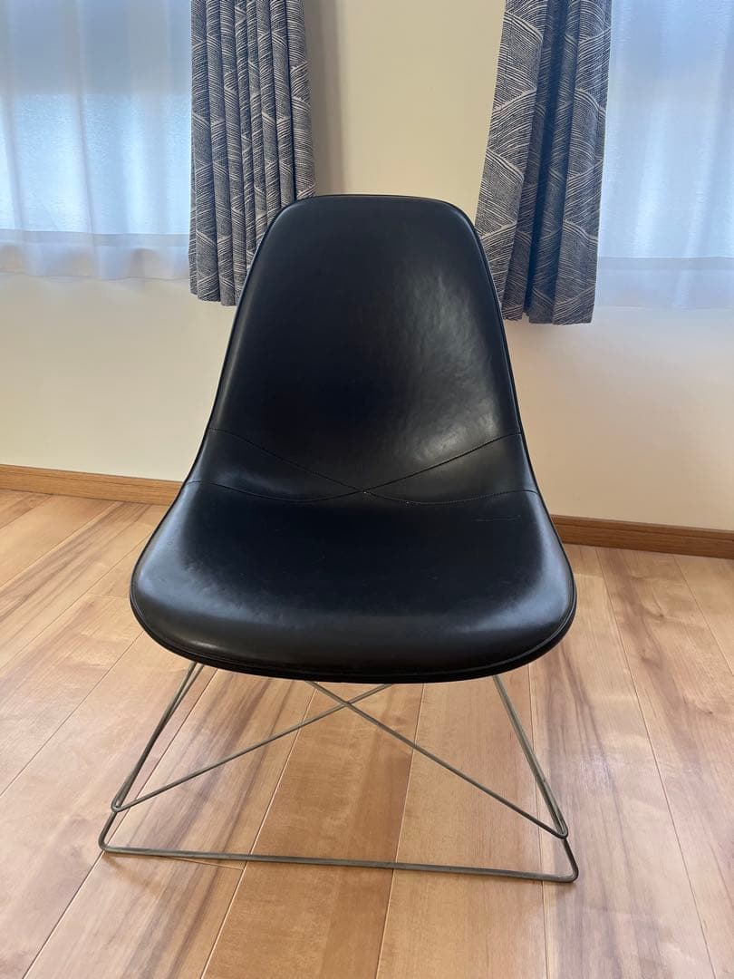 ハーマンミラー　イームズ　ナウガハイドレザー　キャツクレードル