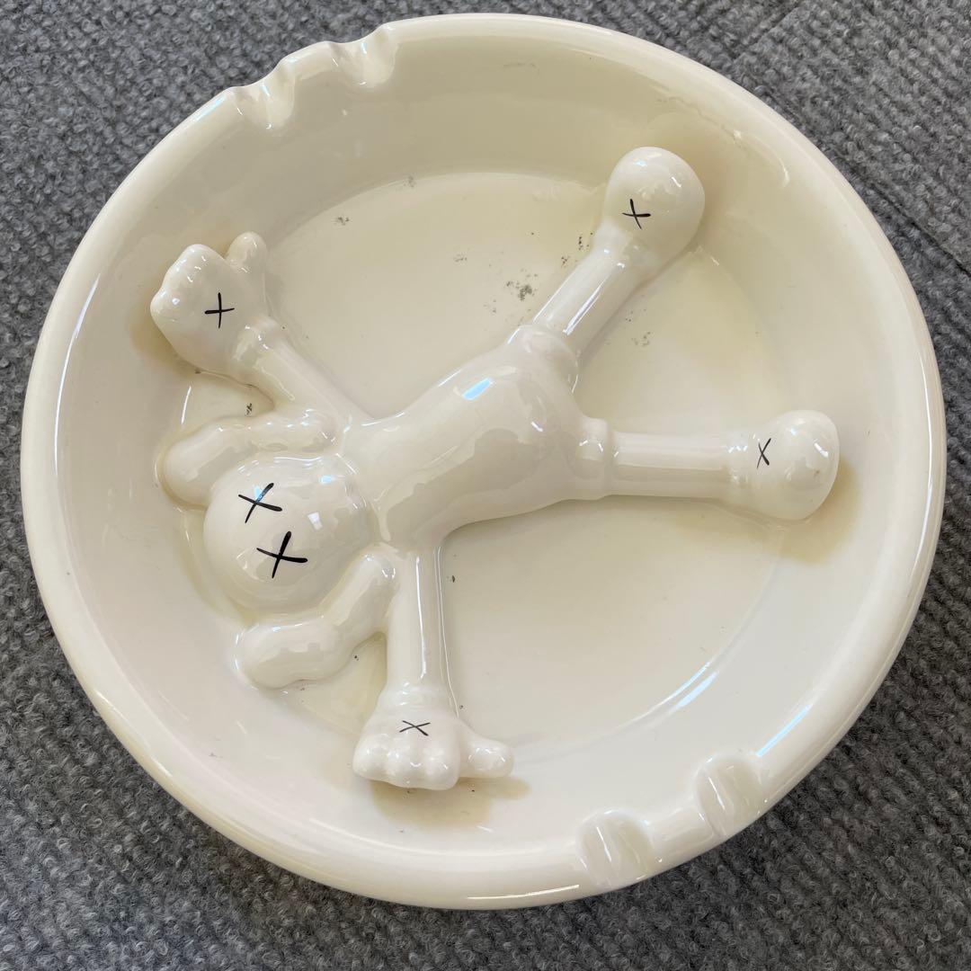 KAWS × Gallery1950 G1950 灰皿 companion va