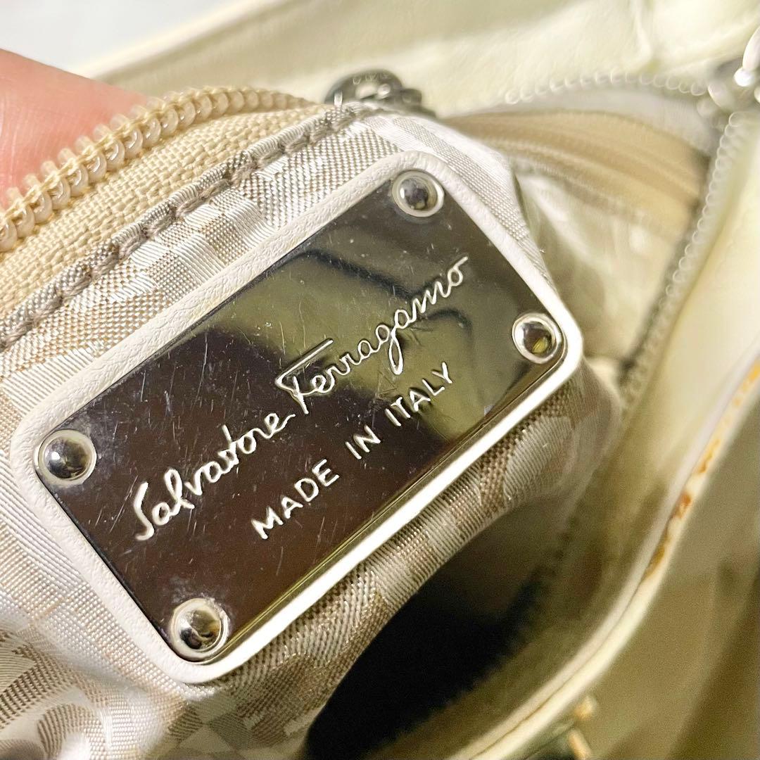 Salvatore Ferragamoガンチーニ マリッサ ショルダーバッグ