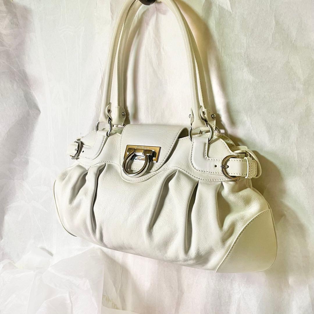 Salvatore Ferragamoガンチーニ マリッサ ショルダーバッグ