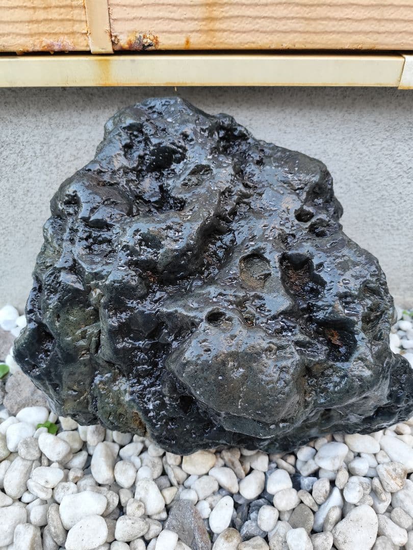 千軒石。黒色の天然石 水石