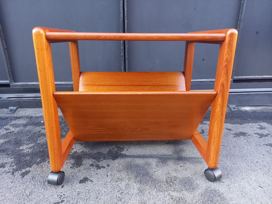 北欧　モダン　デンマーク　アクセル　キアスゴー　サイド　テーブル　ワゴン