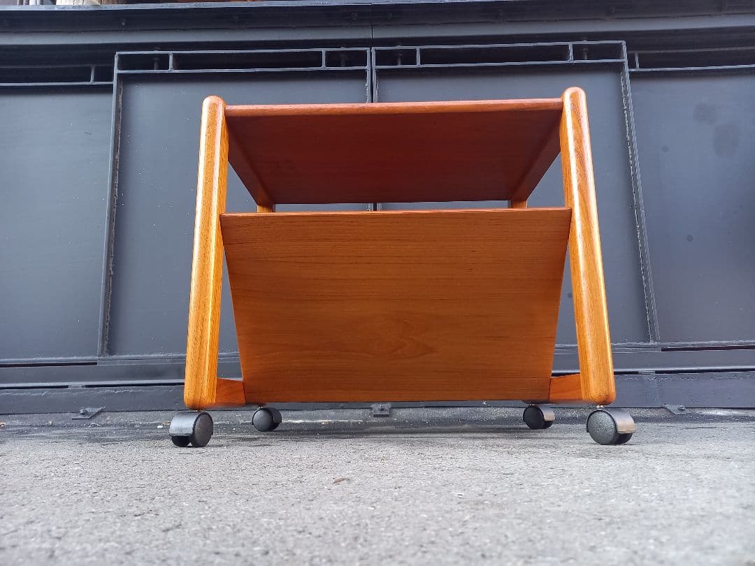 北欧　モダン　デンマーク　アクセル　キアスゴー　サイド　テーブル　ワゴン