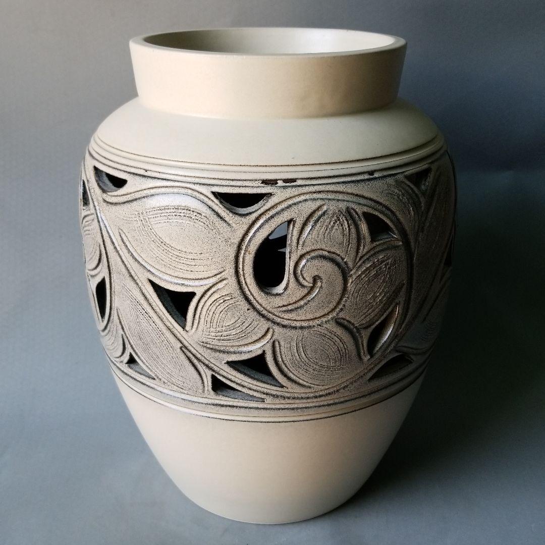 値下げしました⤵信楽焼傘立て  壷型唐草彫 高さ４８cm