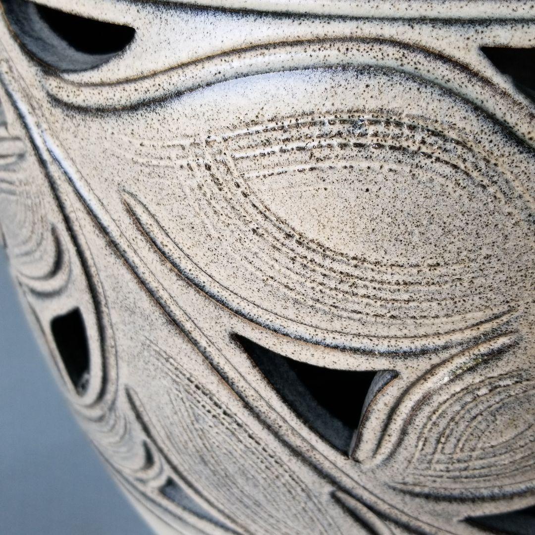 値下げしました⤵信楽焼傘立て  壷型唐草彫 高さ４８cm