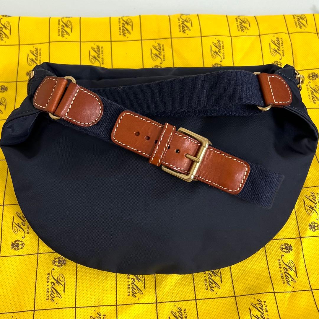 『極美品』Felisi フェリージ1052 ボディバッグ クロスボディ　ネイビー