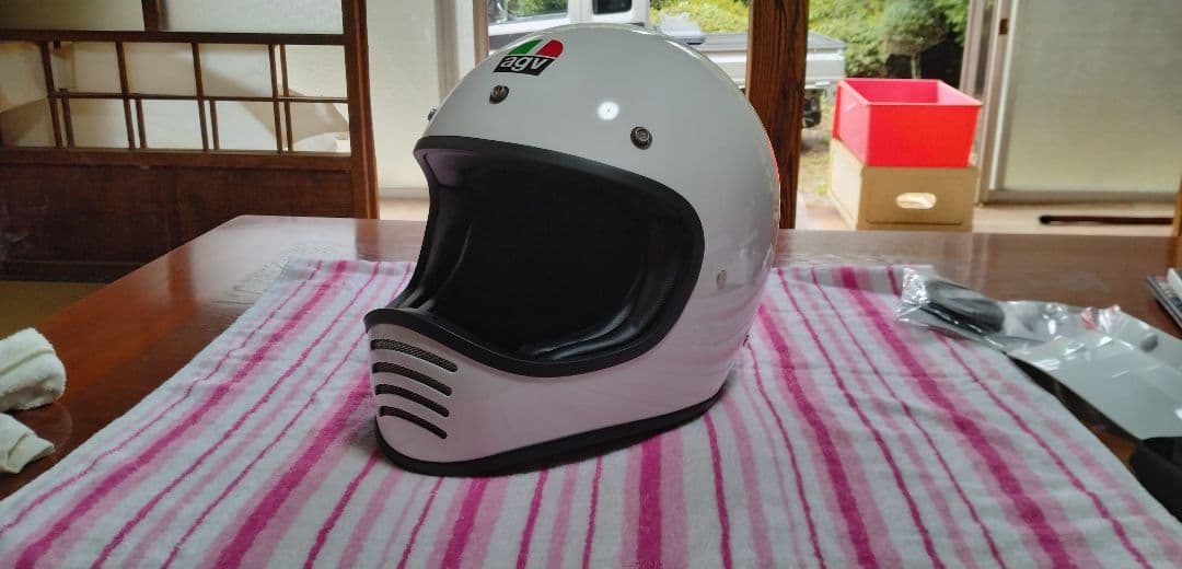 AGVヘルメット、X101ホワイト、XL（61〜62）アジアンフィット、送料込み