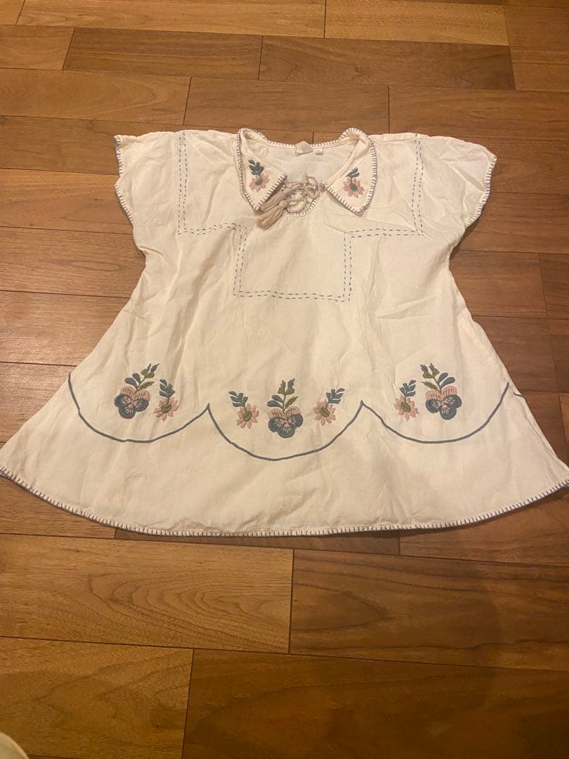 美品　APOLINA ワンピース　5-7y