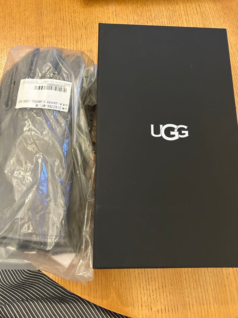 UGG 手袋新品