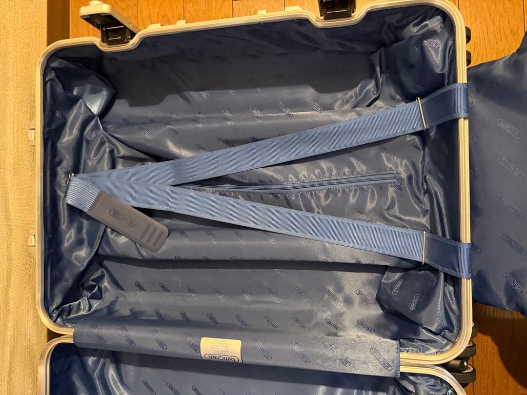リモワ　トパーズ　Rimowa Topas 機内持ち込み 32L 4輪