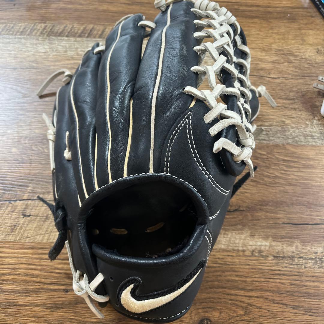 NIKE exclusive グローブ