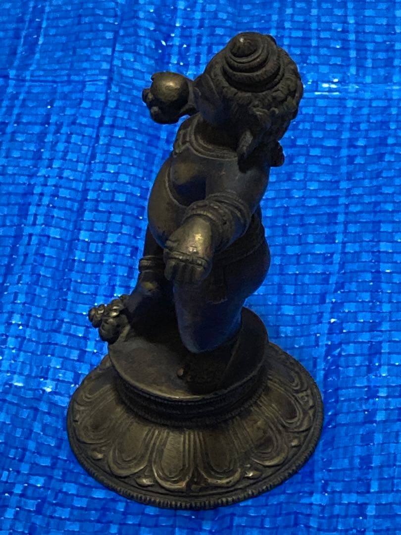 真鍮製(?)銅製(?)の像(クリシュナ像?)