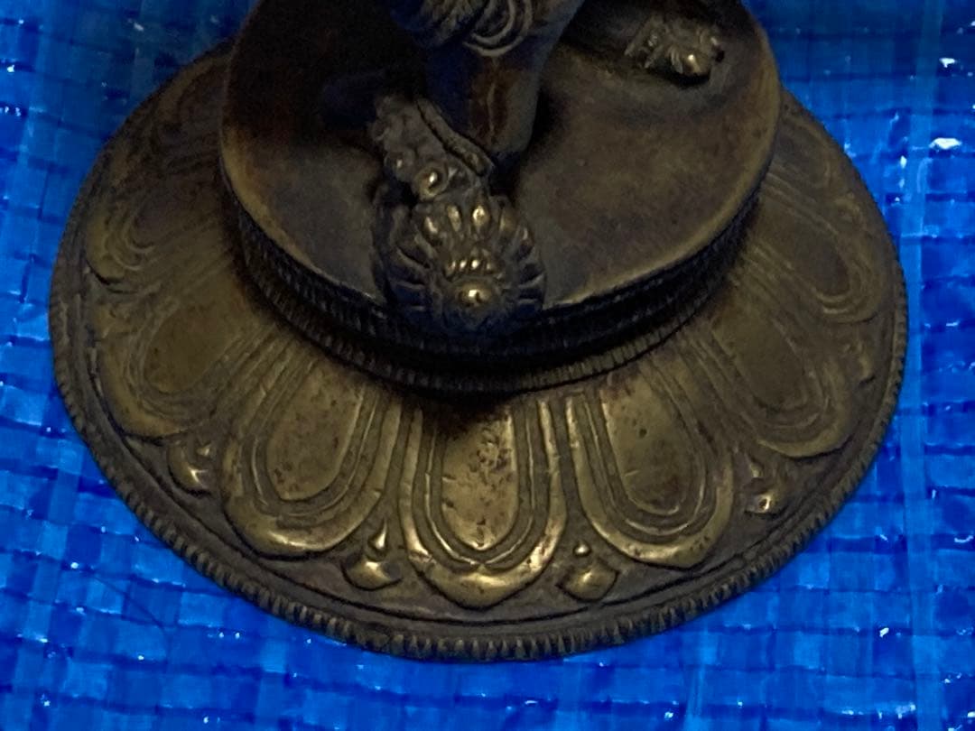 真鍮製(?)銅製(?)の像(クリシュナ像?)