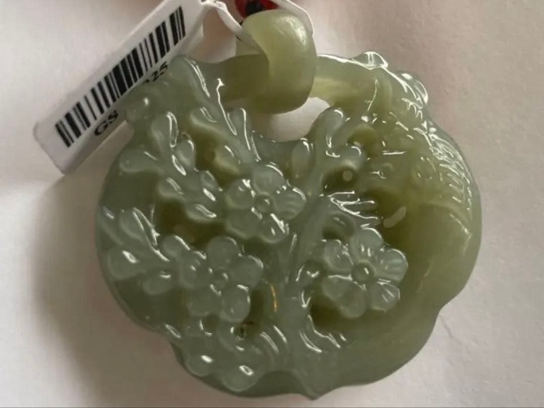 天然石 和田玉 超美品 繊細な花彫刻 ペンダント 鑑定書付