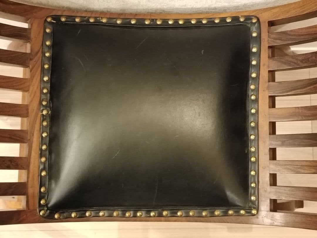 カルティニチェア　一人掛け　黒レザーシート　アジアン　スツール　家具　猫脚