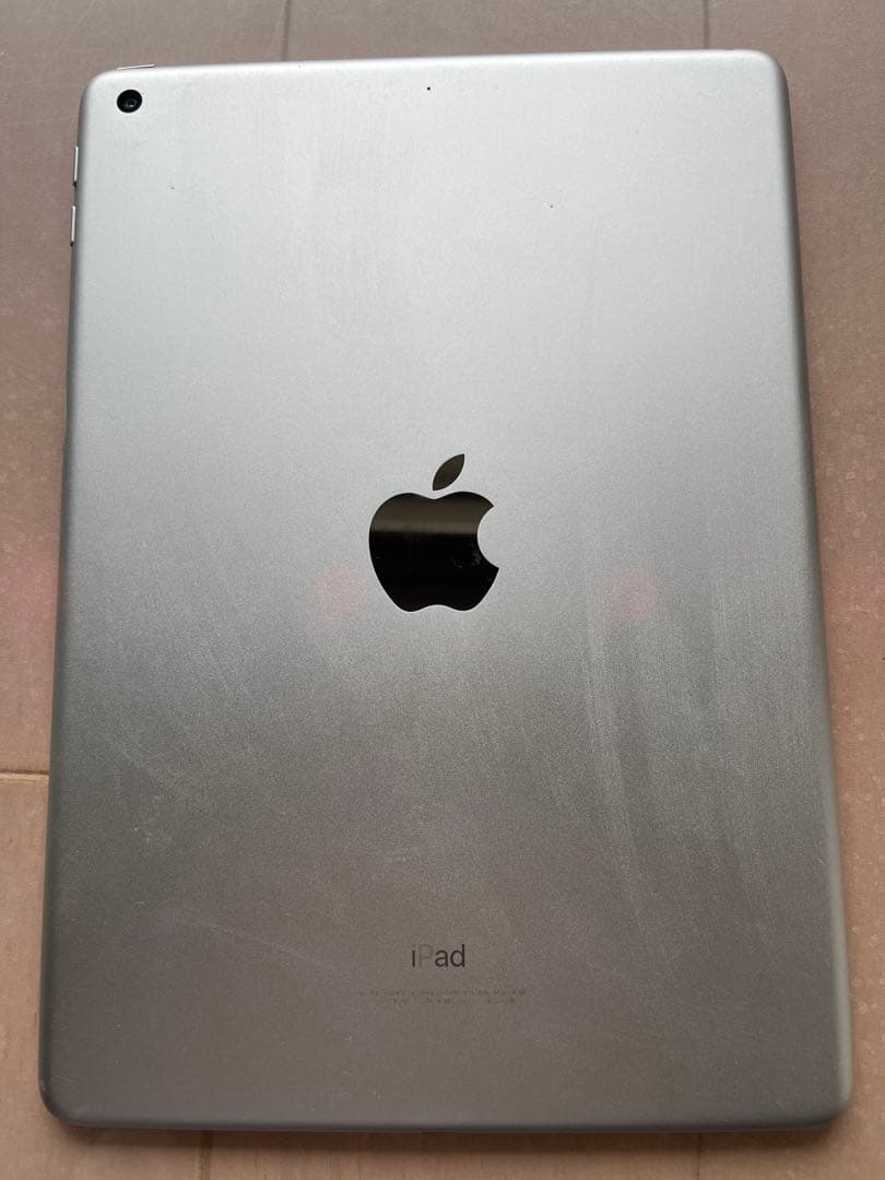 iPad 9.7インチ Wi-Fiモデル 32GB MR7G2J/A シルバー