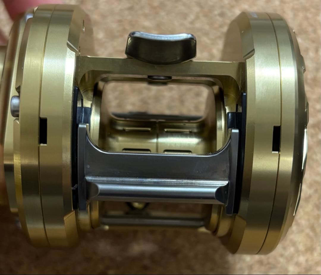 （美品）【DAIWA】21BASARA 200（右巻き）