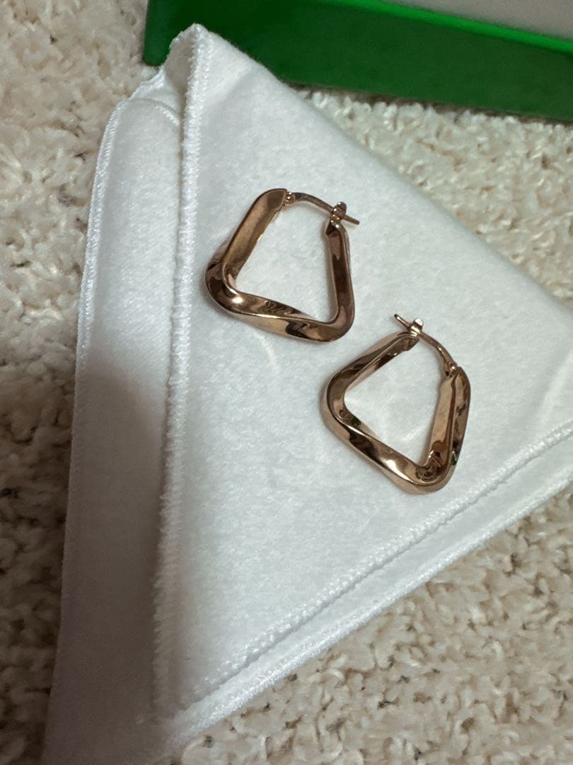 ボッテガヴェネタ ツイスト ピアス