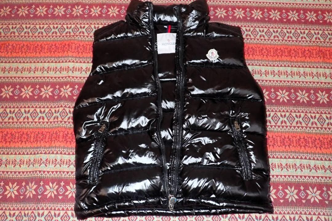 MONCLER ダウンベスト 光沢ブラック 02