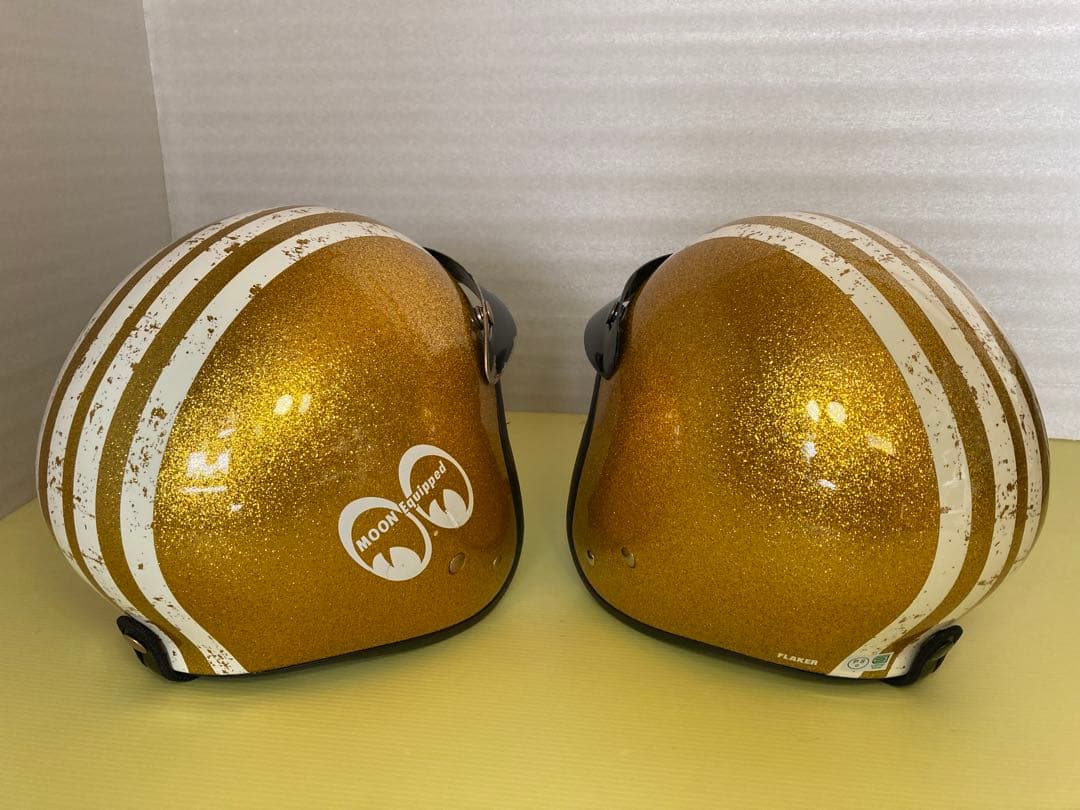 ゴールド　ジェットヘルメット　tt &co bell ムーンアイズ　目深加工