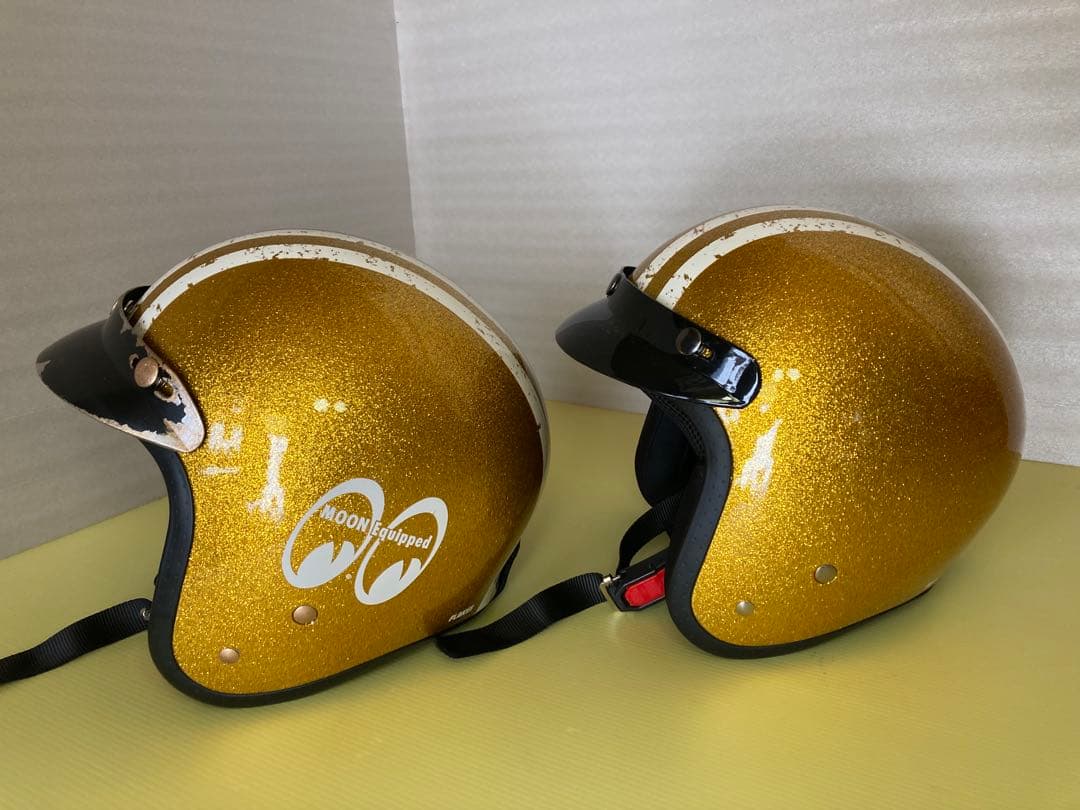 ゴールド　ジェットヘルメット　tt &co bell ムーンアイズ　目深加工