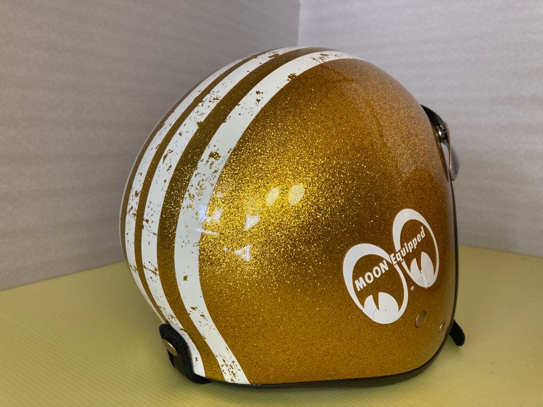 ゴールド　ジェットヘルメット　tt &co bell ムーンアイズ　目深加工