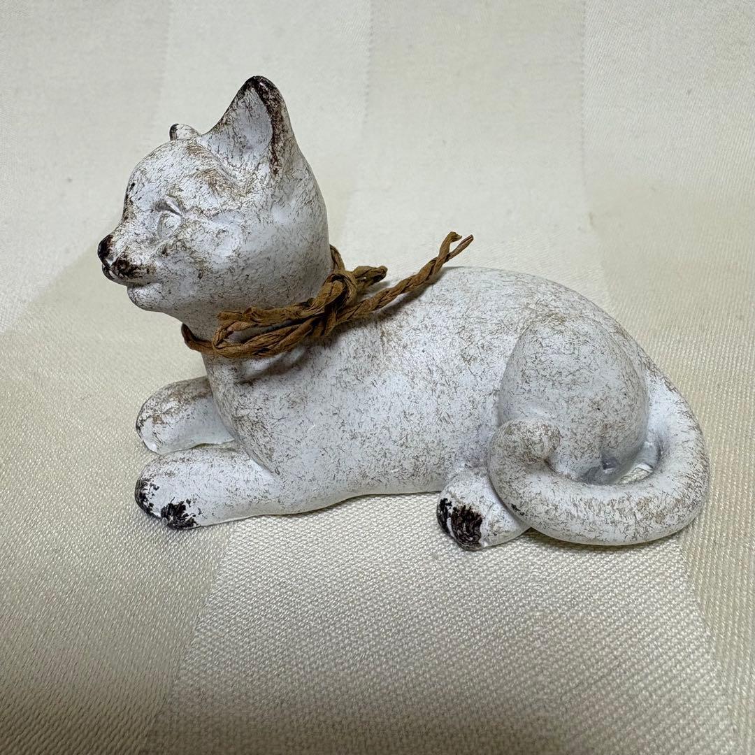 猫の置物　樹脂製　アンティーク