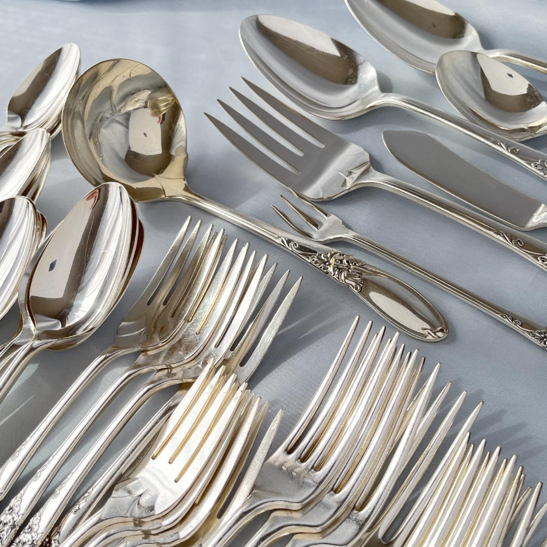 【White Orchid】 ディナーセット 8名用55本 サーバー付