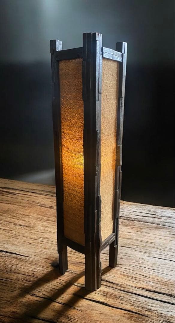 アジアンテイストの天然木のフロアランプ　定価39600円　タグ付き未使用