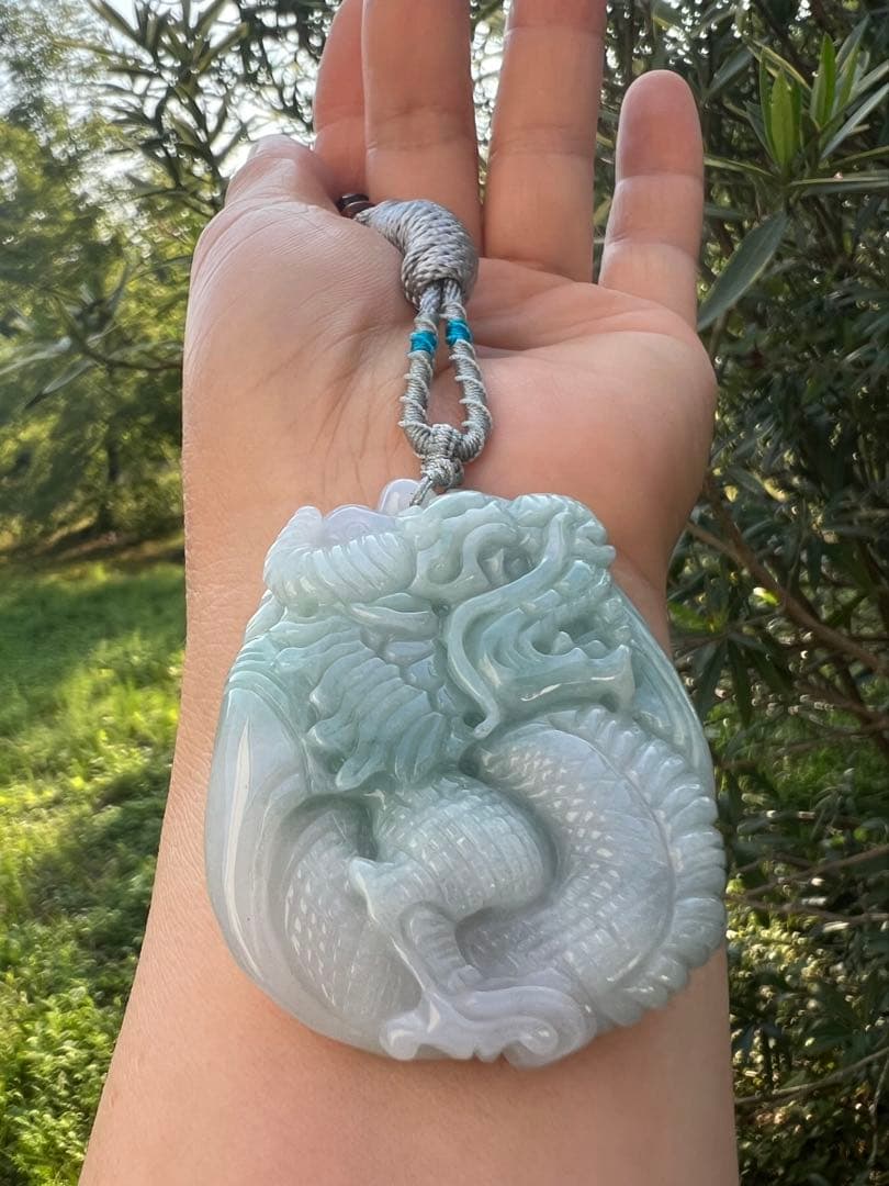 天然Aランク翡翠手作り両面に龍が彫刻されたペンダントAB10112