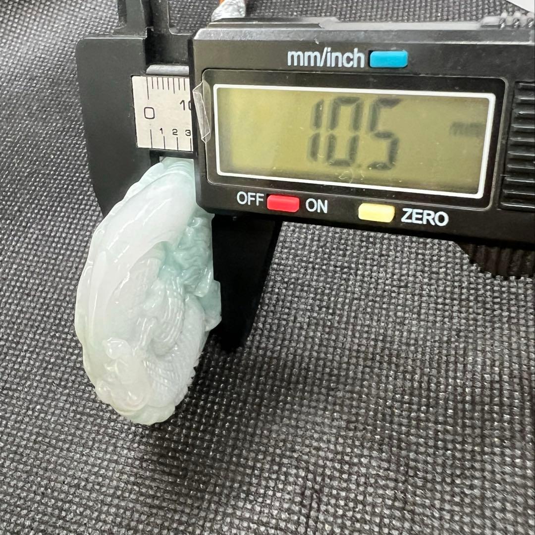 天然Aランク翡翠手作り両面に龍が彫刻されたペンダントAB10112