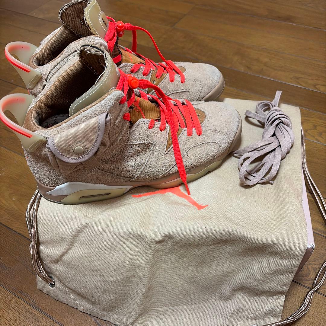 Nike Travis Scott 6 ベージュスニーカー