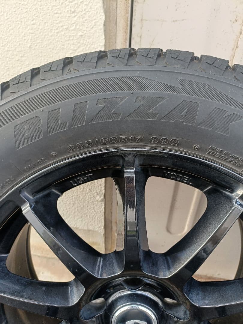 最終値下げ【送料込み】225/60R17スタッドレスBLIZZAK DM-V2①