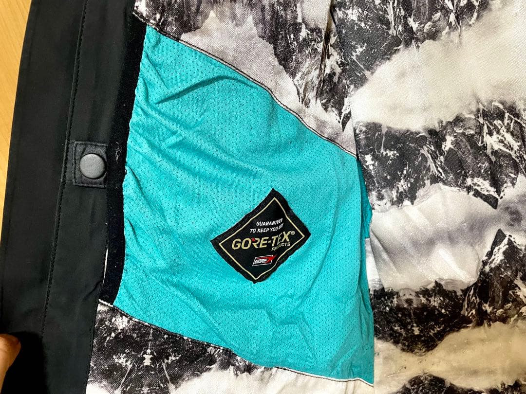 送料込★VOLCOM⭐︎GORE-TEXスノーボードウェアM