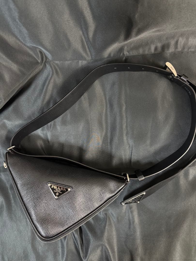 [アーサー]プラダ トライアングル ロゴ ジップ メッセンジャー バッグ
