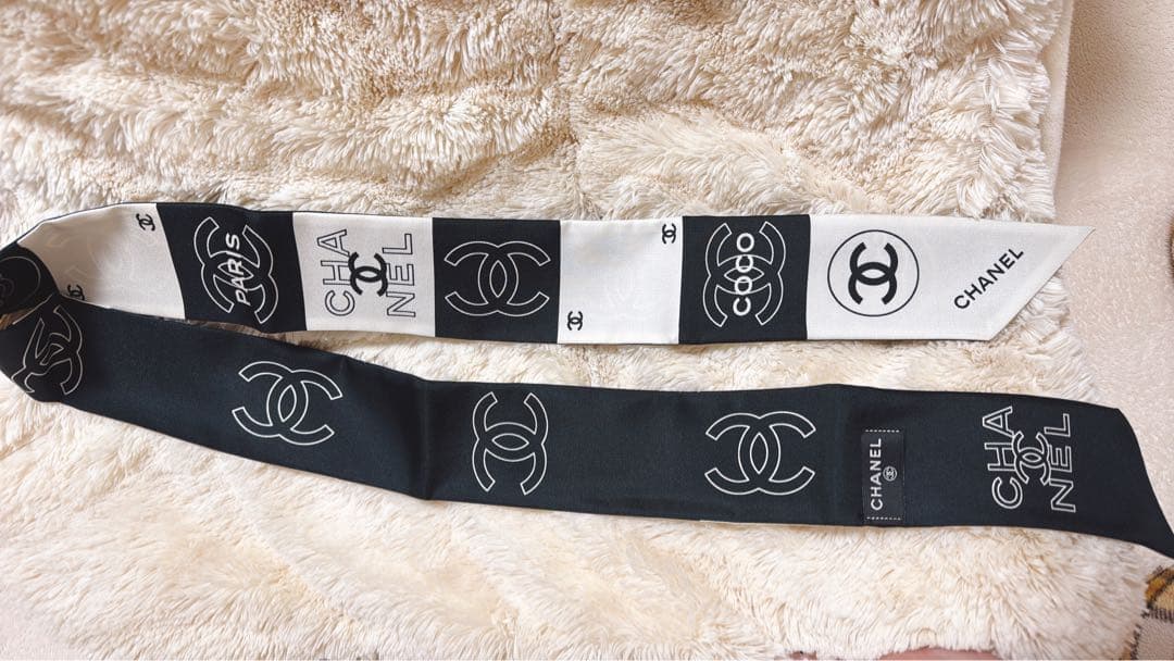新品未使用CHANEL ロゴスカーフ ブラック・ホワイト(非売品)